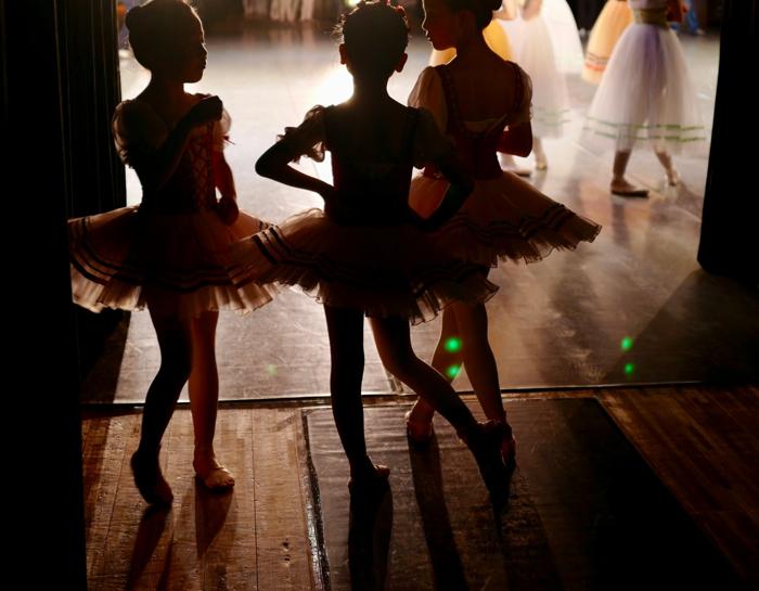 Kinderballett hinter der Bühne